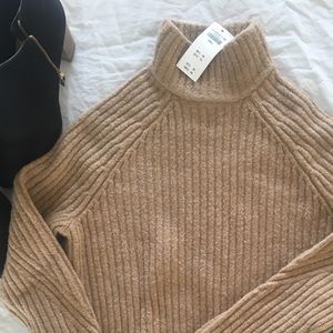 Abercrombie - Camel Mockneck Sweater